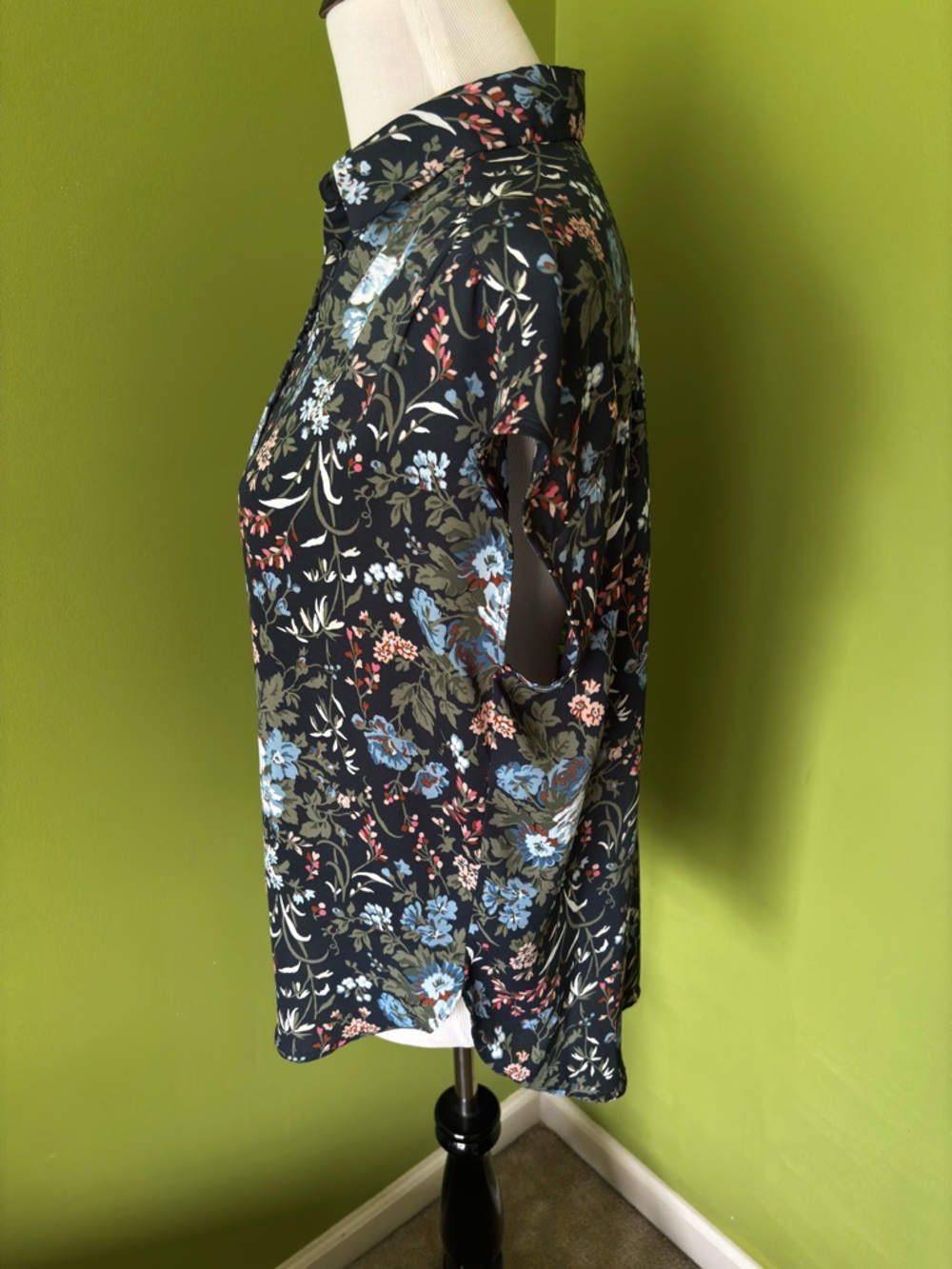 LOFT Navy Floral Button Down Cap Sleeve Blouse - Picture 3 of 6